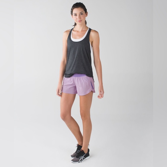 Lululemon Lavender Tracker Shorts lll With 4-Way Stretch Size 4 - Picture 1 of 8
